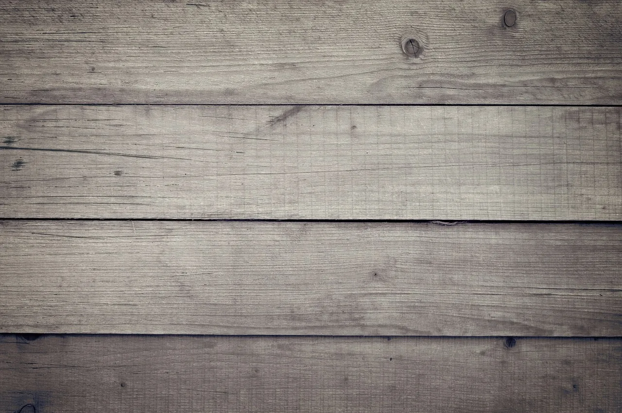 Tâche eau bois, enlever les taches d’eau du bois verni
