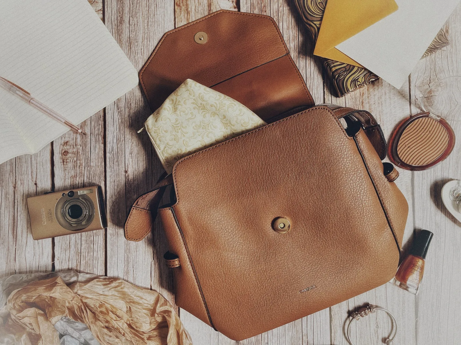 Renover un sac en cuir, teindre un sac en cuir